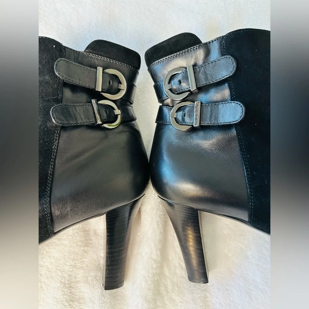 Aquatalia Roma Black Suede and Leather Heeled Ankle Boots with Side Zip Size 9.5